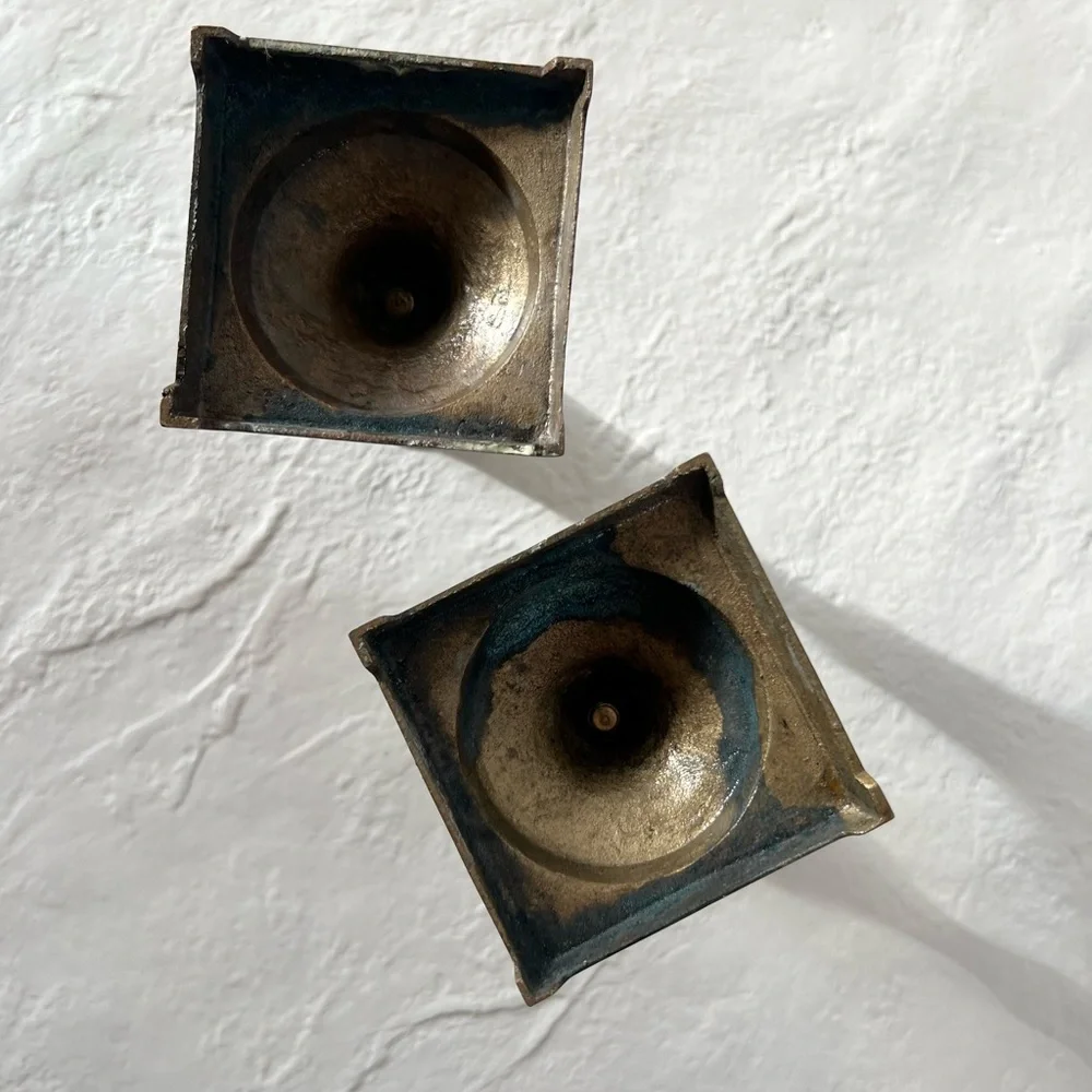 SET OF 2 GORGEOUS‎ VINTAGE BRASS CANDLE STICKS - SHORT W/ SQUARE BASES